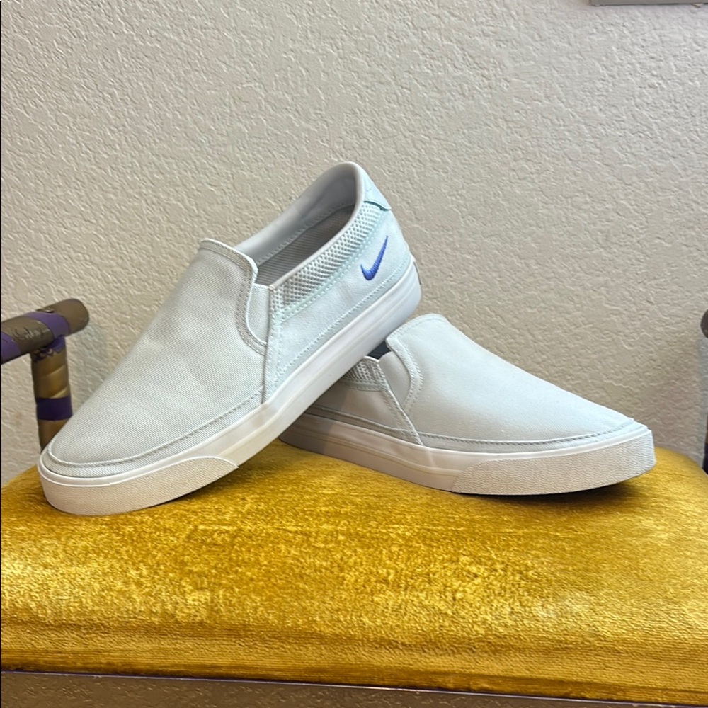 Nike Women’s cloud blue Slip-On Shoes